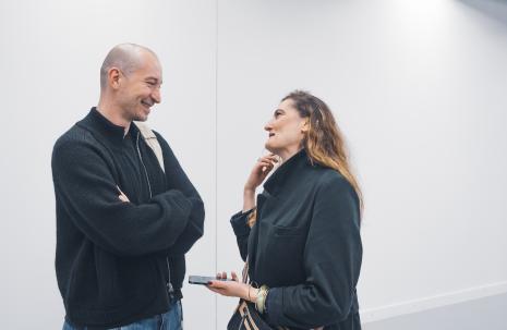 Z lewej strony Łukasz Ogórek (ASP Łódź), z prawej Marta Kowalewska (Centralne Muzeum Włókiennictwa w Łodzi)
