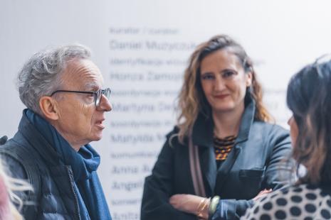 Z lewej strony Grzegorz Musiał (Fundacja Signum), w środku Marta Kowalewska (Centralne Muzeum Włókiennictwa w Łodzi)