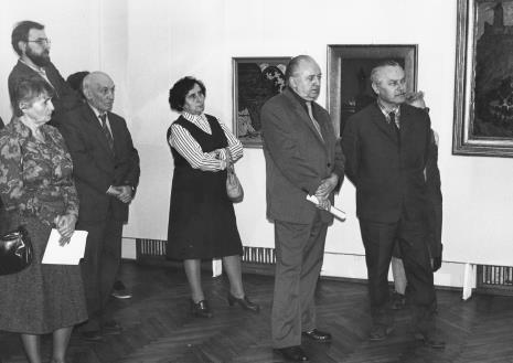 Od lewej x, x, Michał Bohdziewicz (emeryt, ms), Maria Słupecka (emerytka, ms), Zdzisław Konicki (archiwista), Ryszard Brudzyński (wicedyrektor ms)