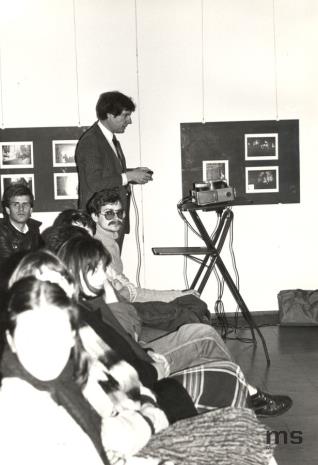 Douglas Davis podczas wykładu