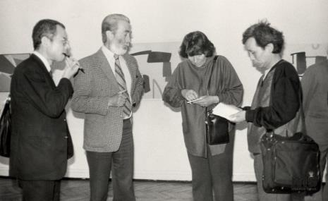 Od lewej x, Jan Kosmowski, Magdalena Abakanowicz, Koji Kamoji