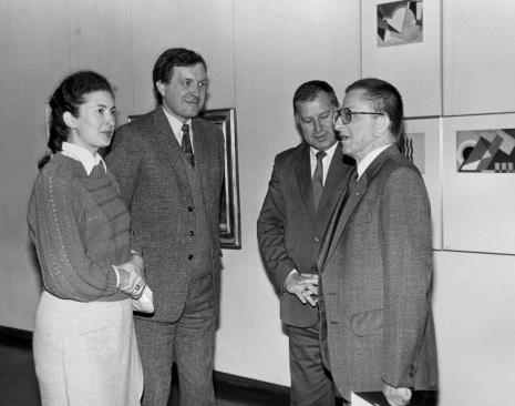 Z prawej dyr. Ryszard Stanisławski (ms) w rozmowie z przedstawicielami Komitetu Łódzkiego PZPR, z lewej Ewa Marciniak