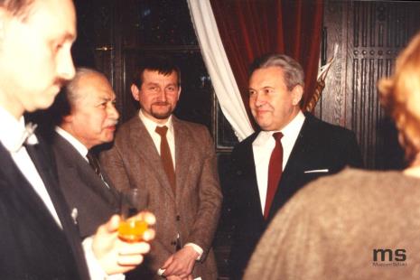 W głębi od lewej Ryszard Brudzyński (b. wicedyrektor ms i prezes Federacji Stowarzyszeń Kulturalnych) i członkowie Federacji Stowarzyszeń Kulturalnych