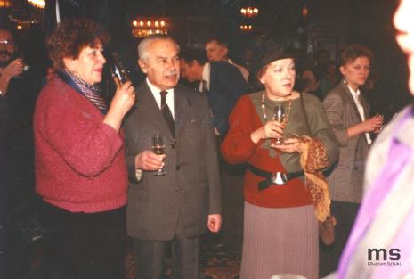 W środku Ryszard Brudzyński (b. wicedyrektor ms i prezes Federacji Stowarzyszeń Kulturalnych), z prawej Małgorzata Jankowska (pracownia fotograficzna)