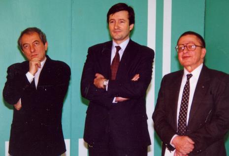 Od lewej Daniel Buren, attache kulturalny ambasady Francji w Polsce, dyr. Ryszard Stanisławski (ms)