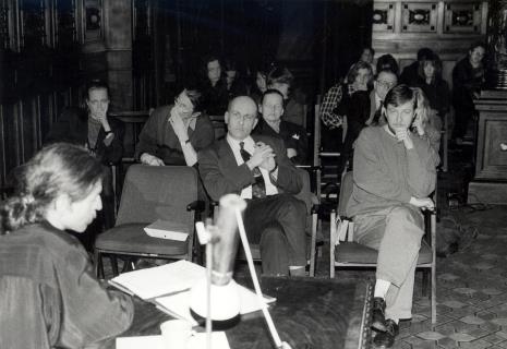 Spotkanie w sali odczytowej ms, na pierwszym planie Krzysztof Wodiczko, w pierwszym rzędzie dyr. Jaromir Jedliński (ms) i Artur Zaguła (Dział Naukowo - Oświatowy)