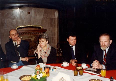 Od lewej dyr. Jaromir Jedliński (ms), posłanka Iwona Śledzińska-Katarasińska, Marek Czekalski (prezydent Łodzi), prof. Bronisław Geremek