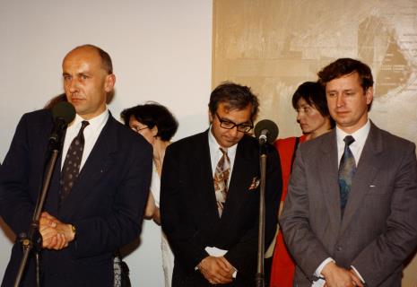 Od lewej dyr. Jaromir Jedliński (ms), wicemer Lyonu Vahne Muradian, prezydent Łodzi Grzegorz Palka