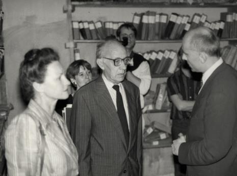 Od lewej pani Bry, Katarzyna Jasińska (Dział Promocji), Alain Bry (ambasador Francji), Dariusz Bbugalski (Dział Naukowo - Oświatowy), dyr. Jaromir Jedliński - na wystawie w Galerii Wchodniej