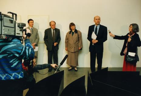 Od lewej P. Łukasiewicz (Ministerstwo Kultury i Sztuki), Stanislav Kolíbal, x, dyr. Jaromir Jedliński, red. Krystyna Namysłowska