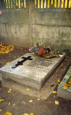 Grób Katarzyny Kobro na prawosławnym cmentarzu na Dołach w Łodzi