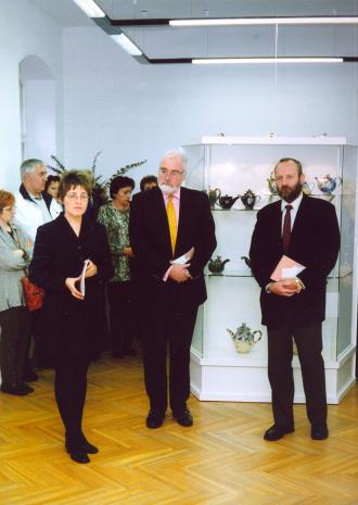 Od lewej Danuta Pospiech (Galeria 526 Poleskiego Ośrodka Sztuki), x, kuratorka wystawy Dorota Berbelska (ms), x, Jeremy Eyres (dyrektor The British Council), dyr. Mirosław Borusiewicz (ms)