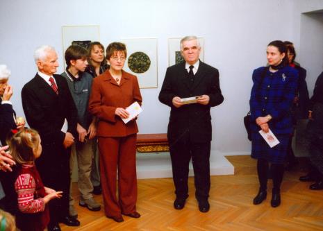 (W środku) Dorota Berbelska (ms) i Jacek Ojrzyński (wicedyrektor ms) otwierają wystawę
