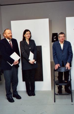 Od lewej dyr. Mirosław Borusiewicz (ms, kurator wystawy), kuratorka wystawy Paulina Kurc (Dział Sztuki Nowoczesnej), Włodzimierz Borowski