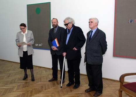 Od lewej Zenobia Karnicka (Dział Sztuki Nowoczesnej), dyr. Mirosław Borusiewicz (ms), Andrzej Dłużniewski, Jacek Ojrzyński (wicedyrektor ms)