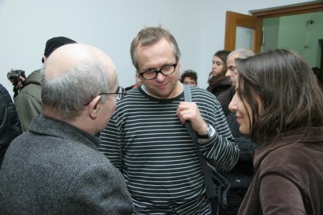Wojciech Leder (w środku) w rozmowie z Bernardem Keplerem i Olgą Stanisławską