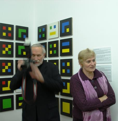 Piotr Tomczyk (fotograf ms) i Mirosława Motucka (kier. Działu Dokumentacji Naukowej)
