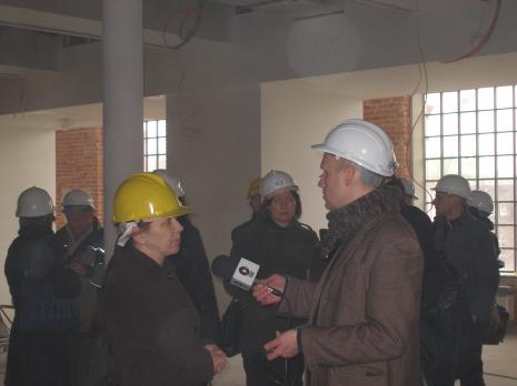 Konferencja prasowa i wizyta dziennikarzy na placu budowy budynku ms2